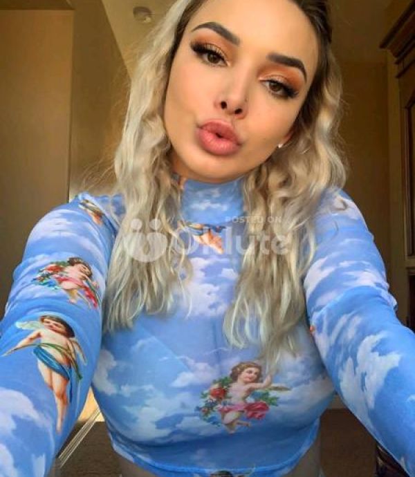 Wolverhampton, Nice body good service available for both incall and outcall service